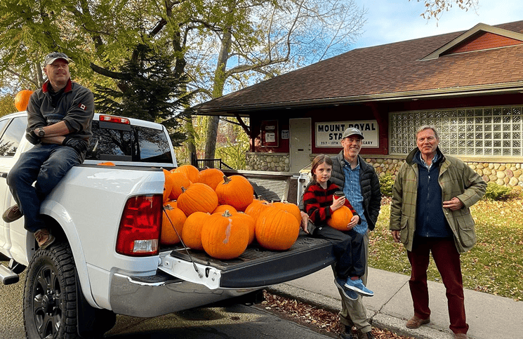 William Lowe hosts annual pumpkin giveaway, raises $7,000 for Calgary shelter