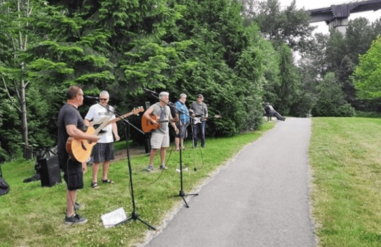 Graham Newberry and friends offer free music in Surrey park