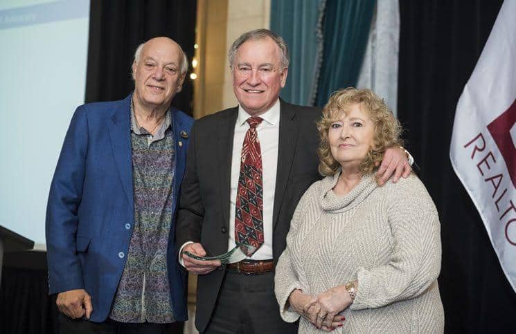 Harry DeLeeuw receives MREA Advocacy Award